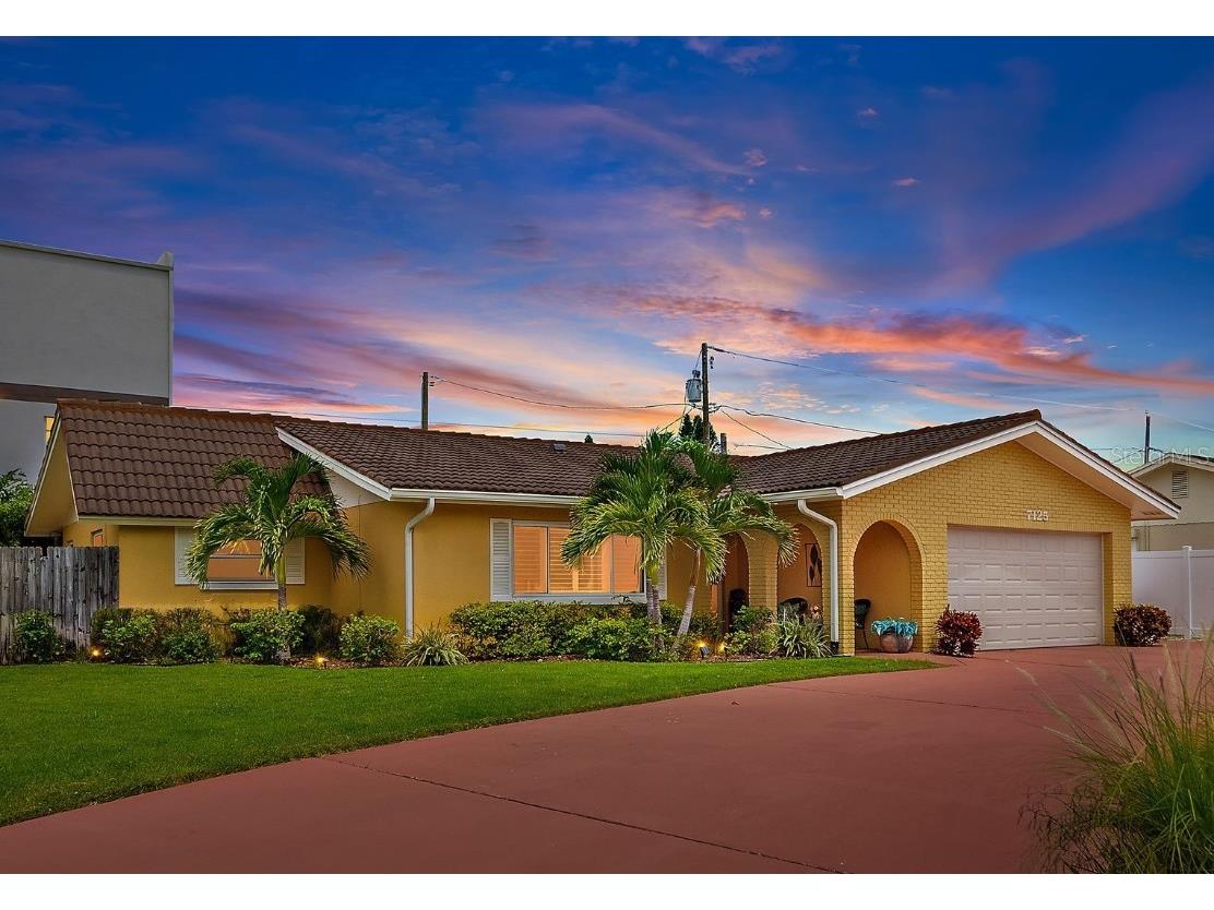 7125 S Shore Drive S South Pasadena FL 33707 U8211843 image1