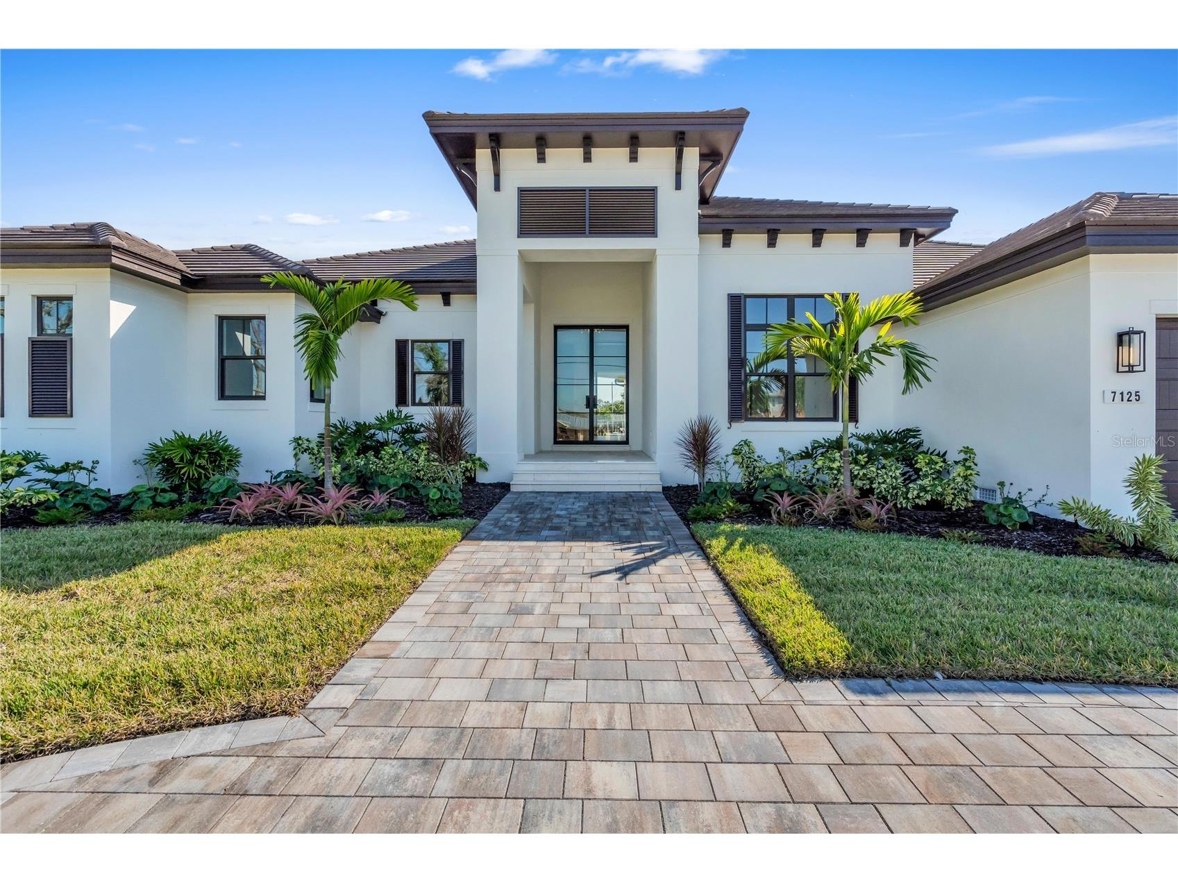 7125 Westmoreland Drive Sarasota FL 34243 - BOWLES CREEK A4675672 image2