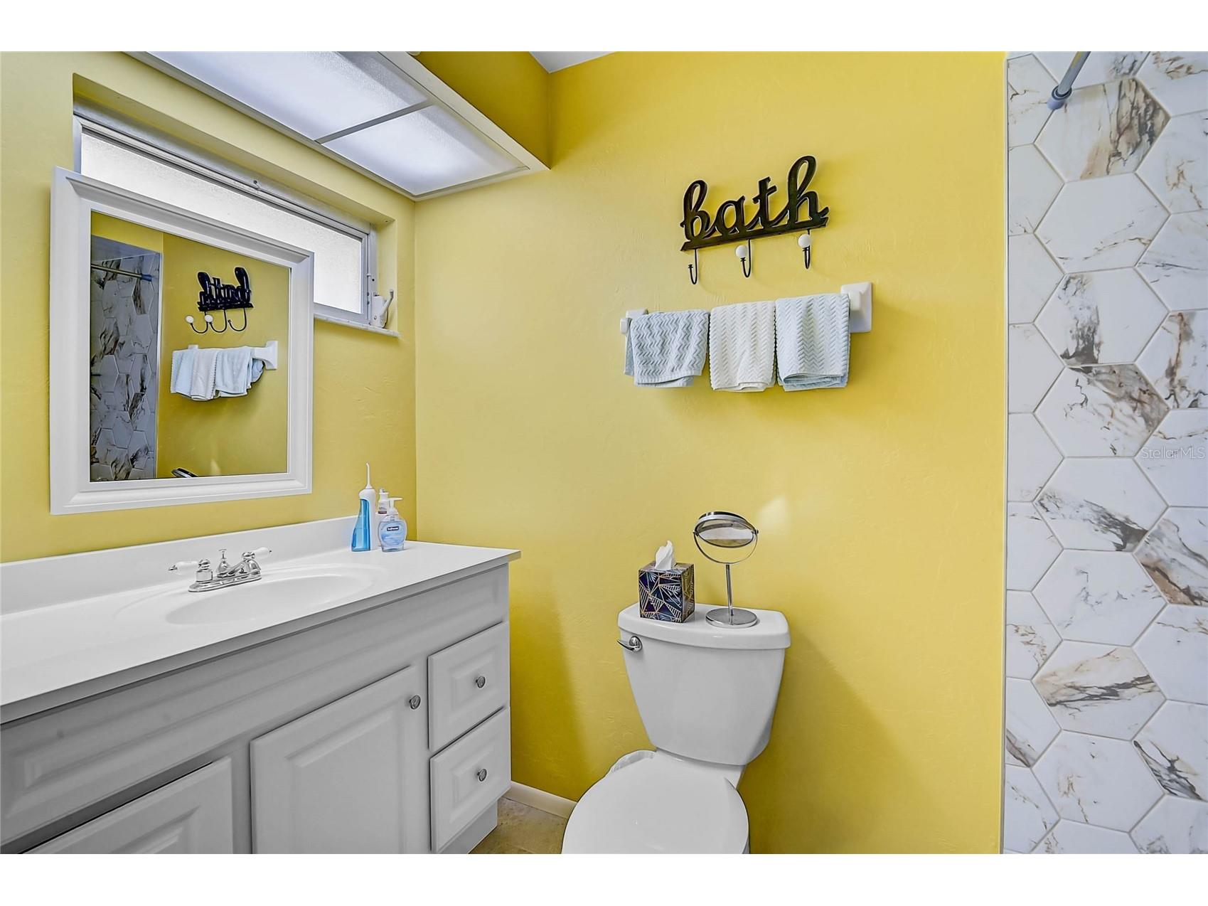 7128 W Country Club Drive N Sarasota FL 34243 A4685172 image17