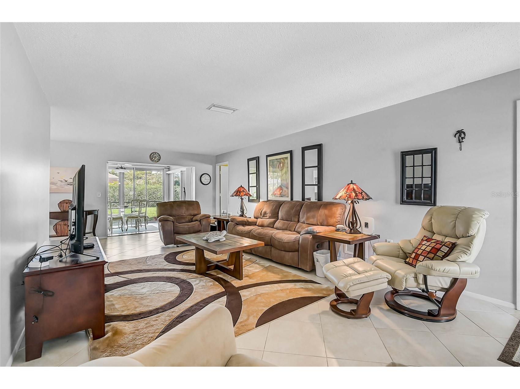 7128 W Country Club Drive N Sarasota FL 34243 A4685172 image4