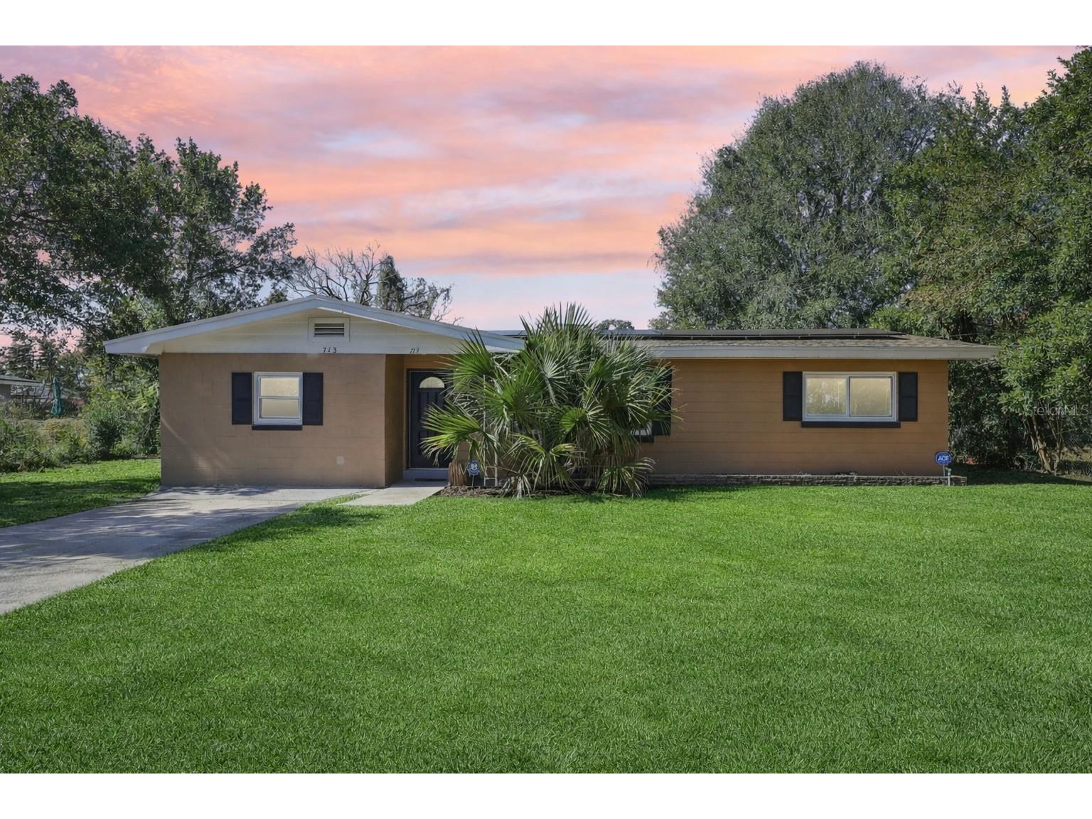 713 Crestwood Drive Winter Haven FL 33881 TB8474394 image1