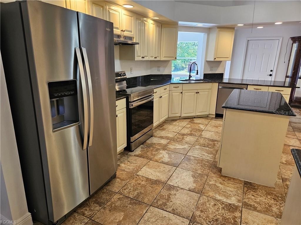 713 Palmetto Lehigh Acres FL 33972 C7506839 image3