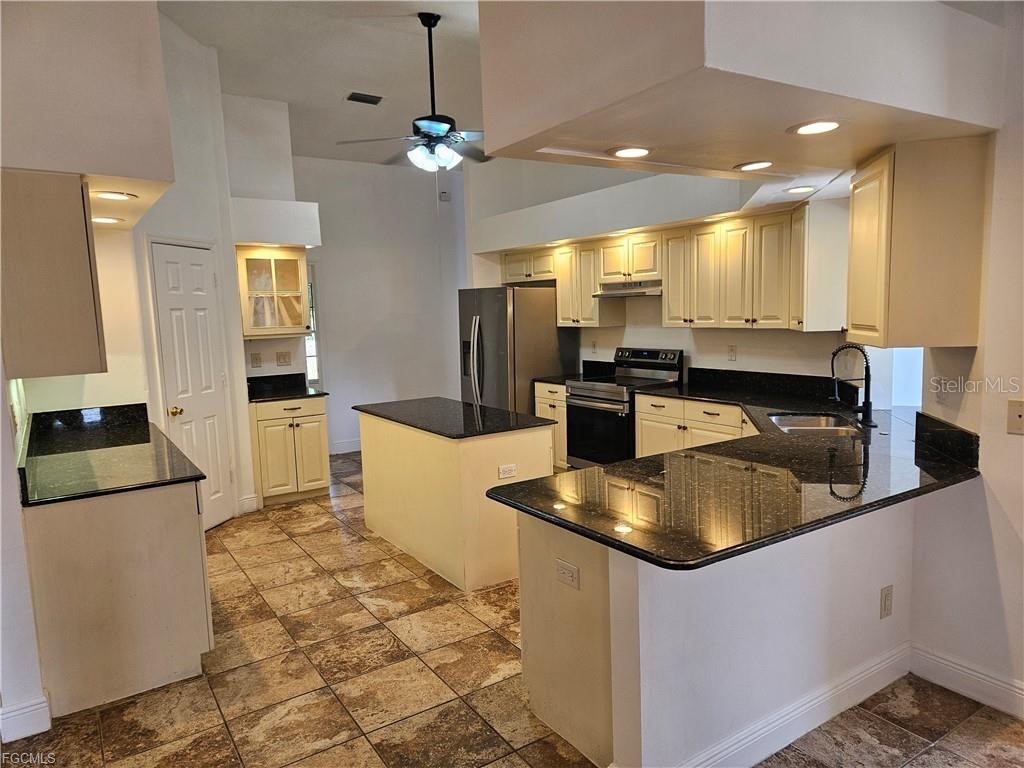 713 Palmetto Lehigh Acres FL 33972 C7506839 image4