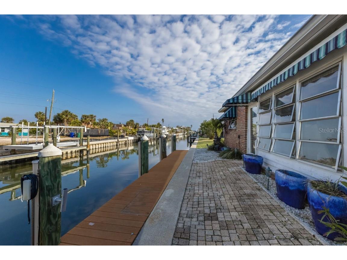 713 Saint Judes Drive S #2 Longboat Key FL 34228 - SARASOTA BAY A4635740 image1