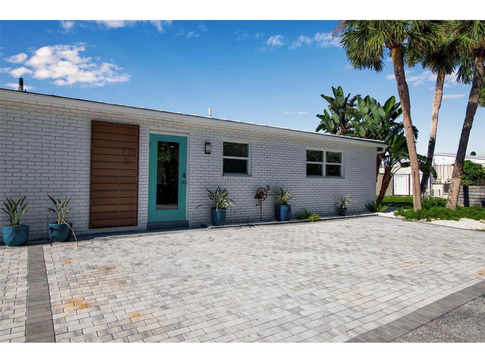 713 Saint Judes Drive S #2 Longboat Key FL 34228 TB8460267 image2