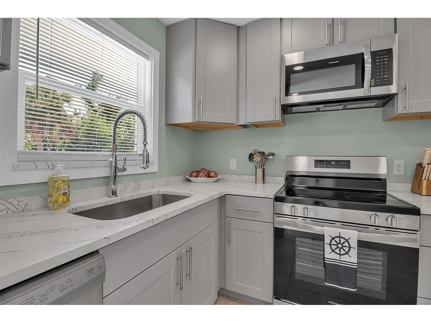 713 Saint Judes Drive S #2 Longboat Key FL 34228 TB8460267 image6