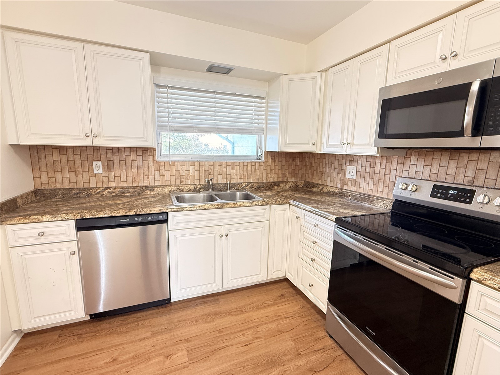 713 Thunderbird Avenue Sun City Center FL 33573 TB8484449 image9
