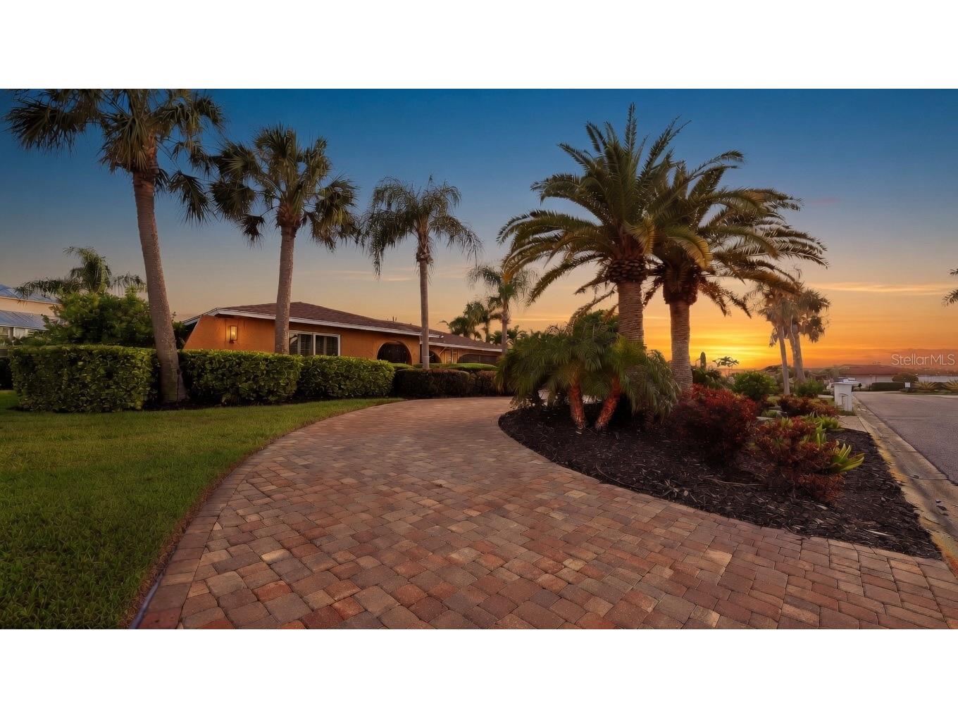 7137 Westmoreland Drive Sarasota FL 34243 - SARASOTA BAY A4690817 image1