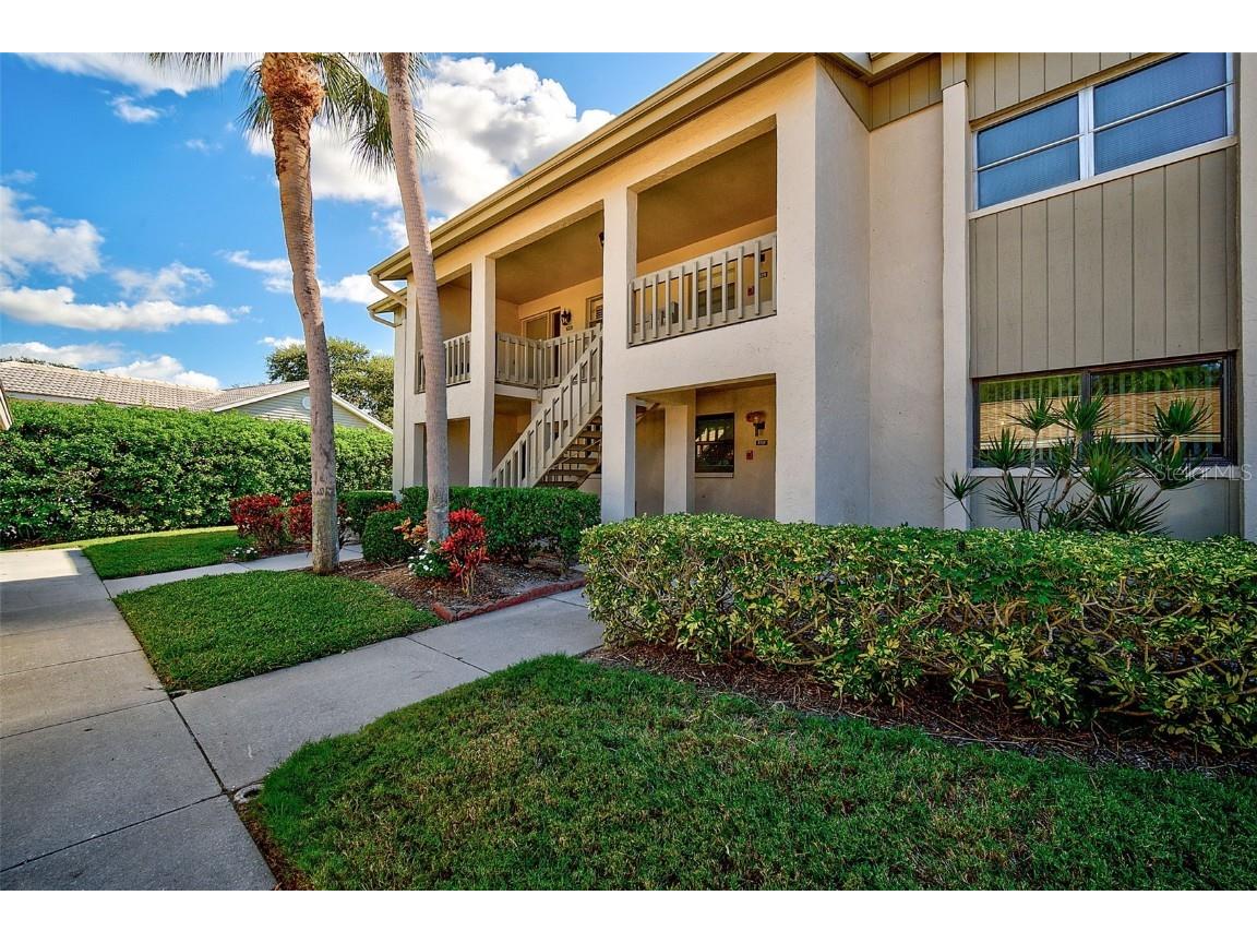 7137 Wood Creek Drive #102 Sarasota FL 34231 A4586728 image1