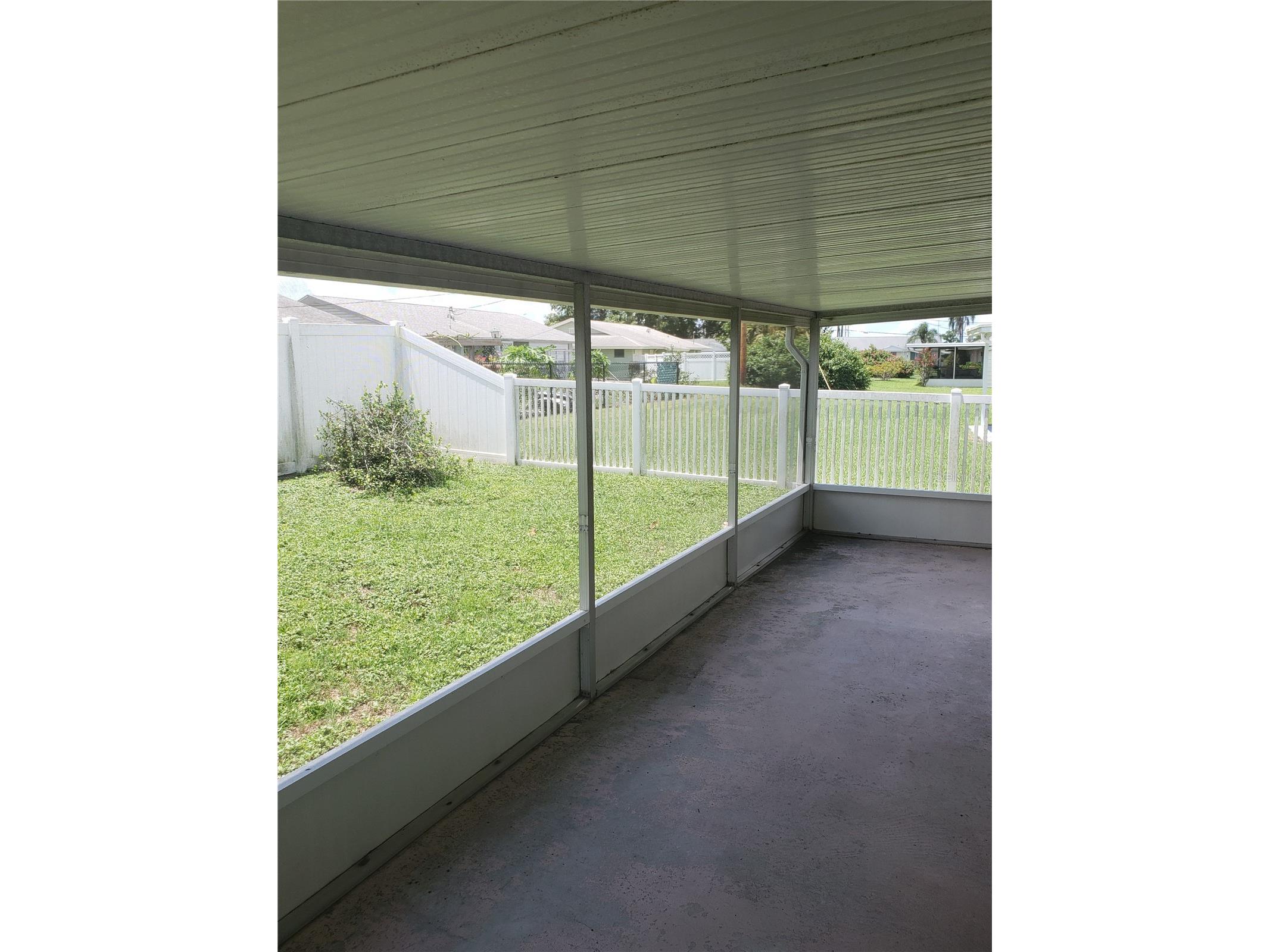 714 Indian Wells Avenue Sun City Center FL 33573 TB8498462 image11