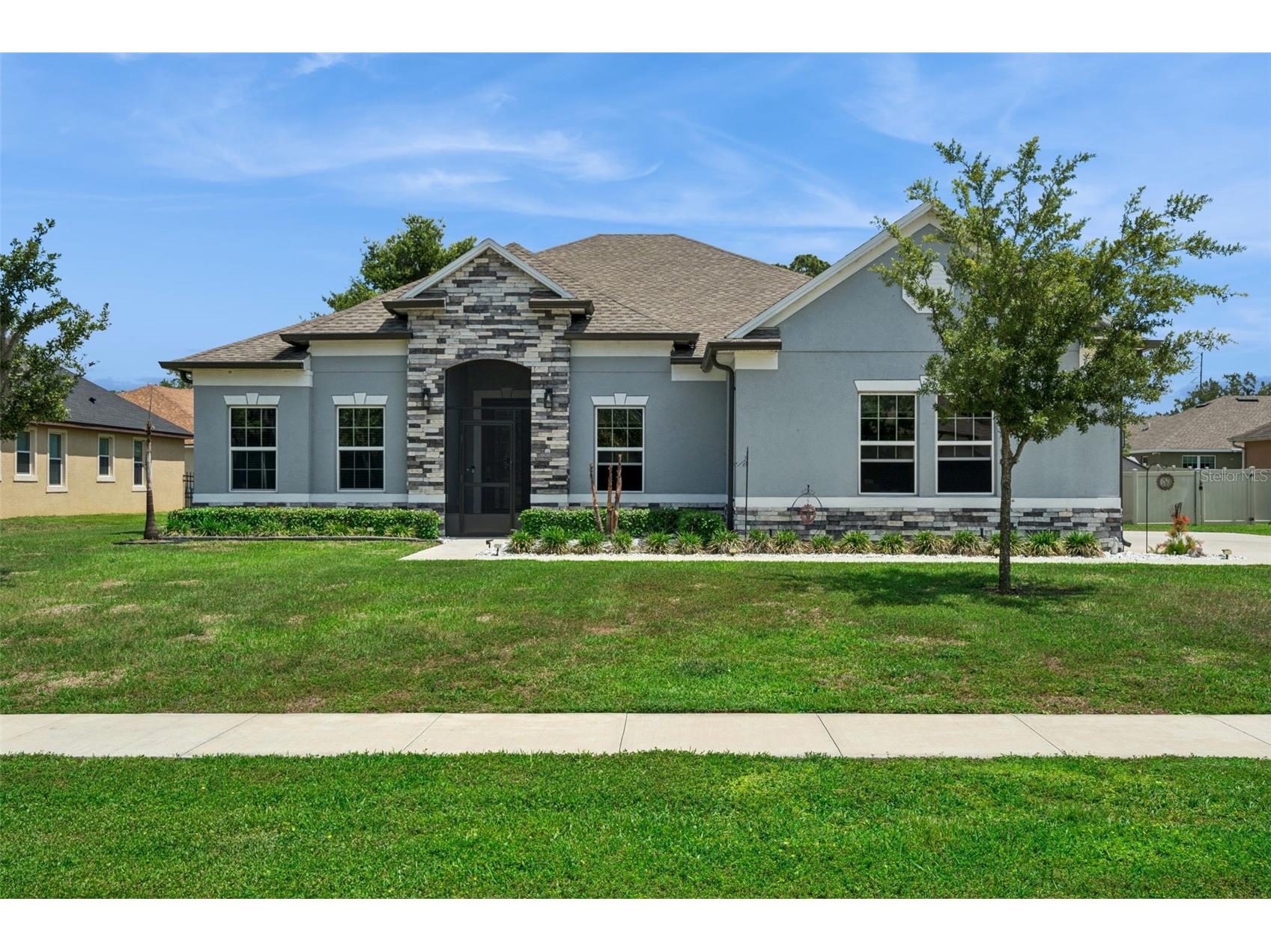 714 Oaks Shores Road Leesburg FL 34748 - LAKE GRIFFIN G5111040 image1