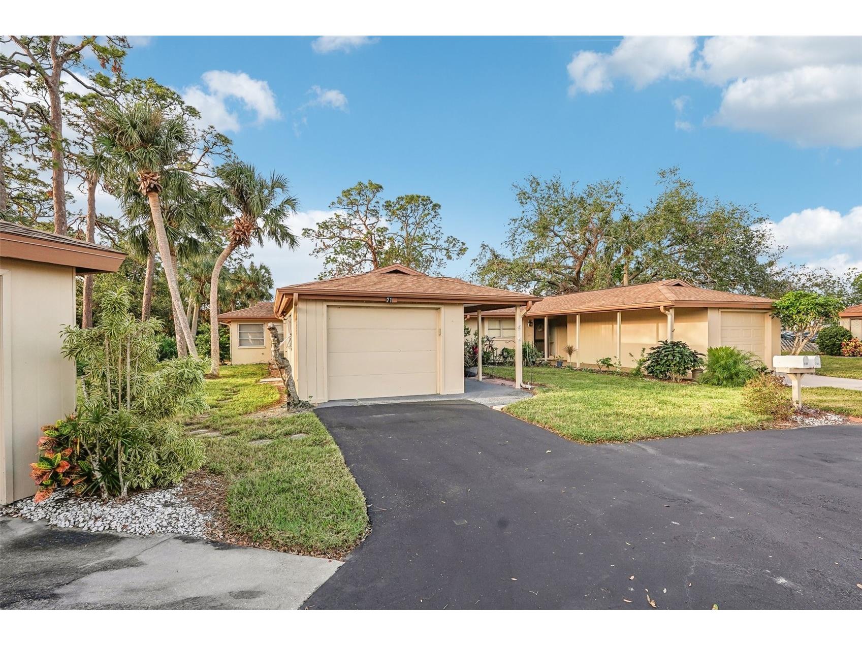 7145 Bright Creek Drive #33 Sarasota FL 34231 A4689181 image2