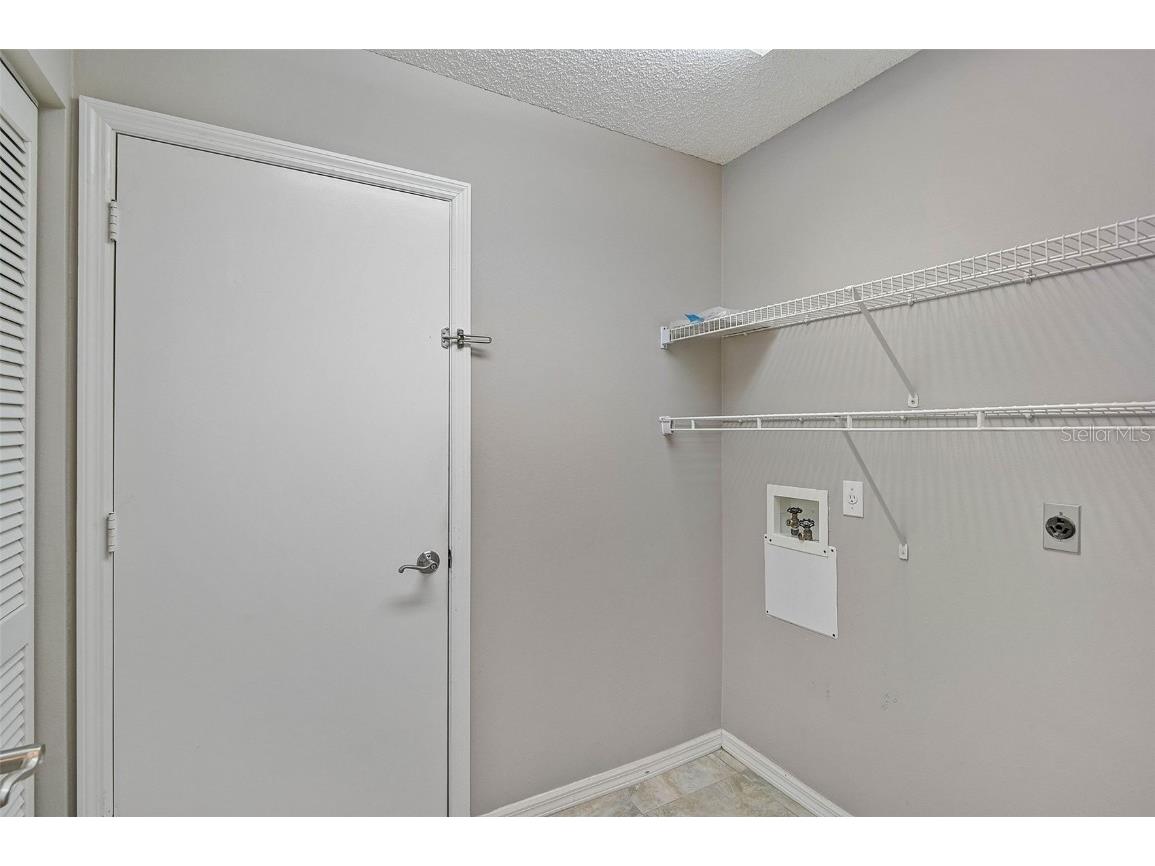 7146 Lakeside Drive Sarasota FL 34243 A4635616 image16