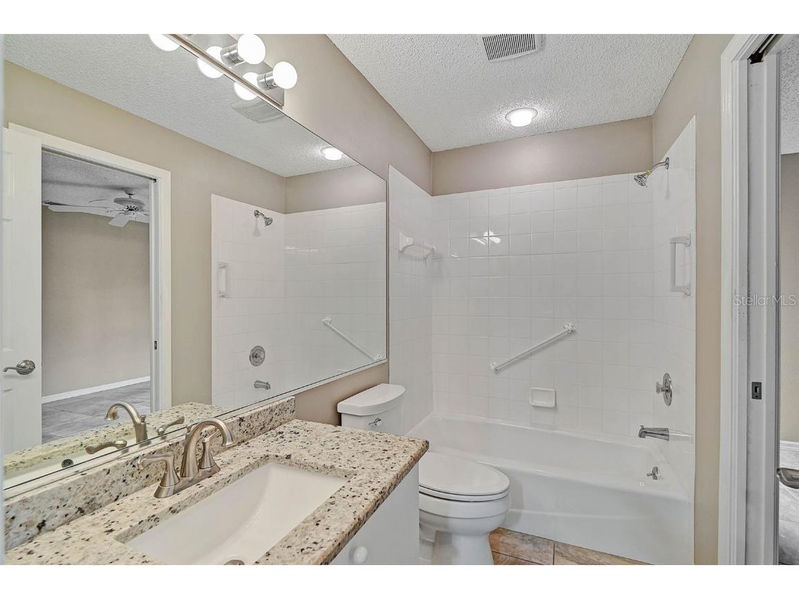 7146 Lakeside Drive Sarasota FL 34243 A4635616 image17