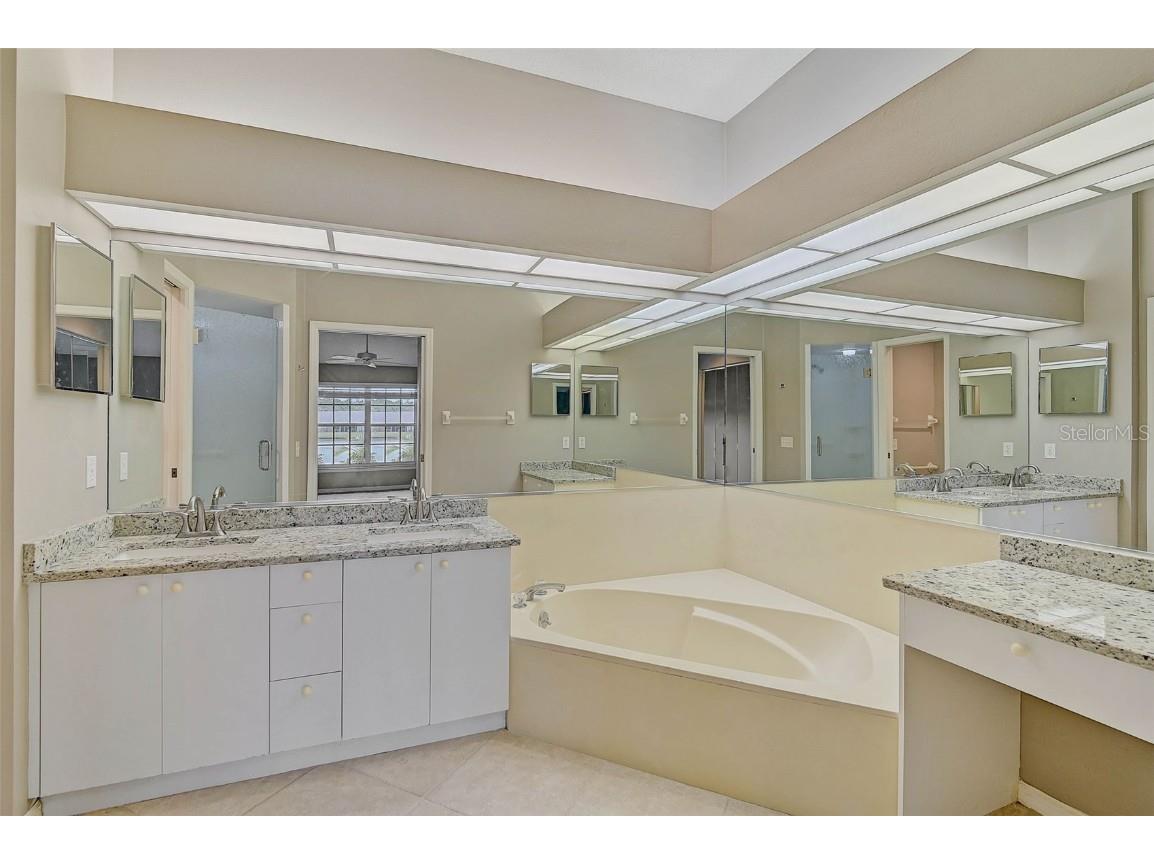 7146 Lakeside Drive Sarasota FL 34243 A4635616 image24