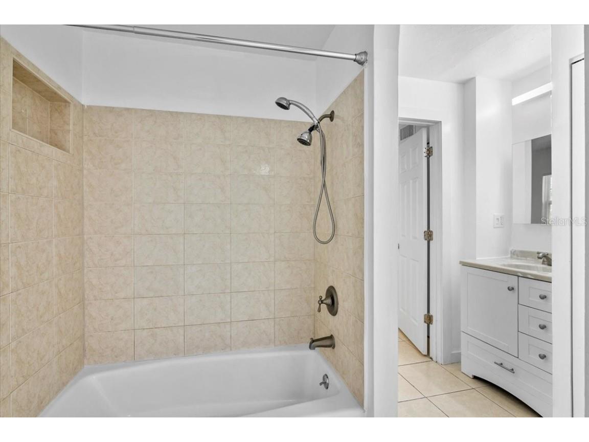 7147 Lago Street Sarasota FL 34241 A4672479 image11