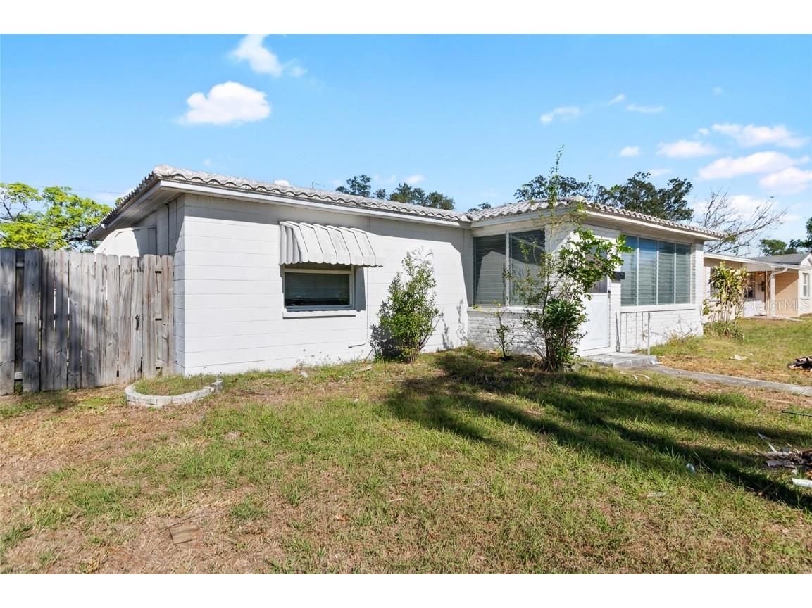 715 40th Avenue NE Saint Petersburg FL 33703 TB8324619 image1