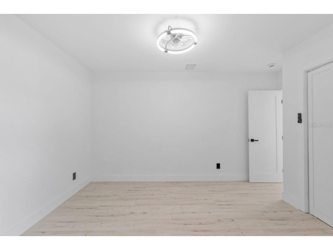 715 40th Avenue NE Saint Petersburg FL 33703 TB8425066 image17