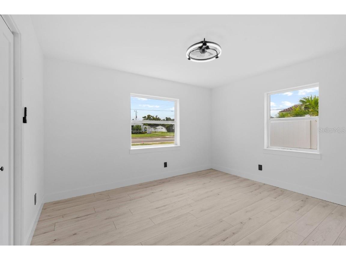 715 40th Avenue NE Saint Petersburg FL 33703 TB8425066 image20