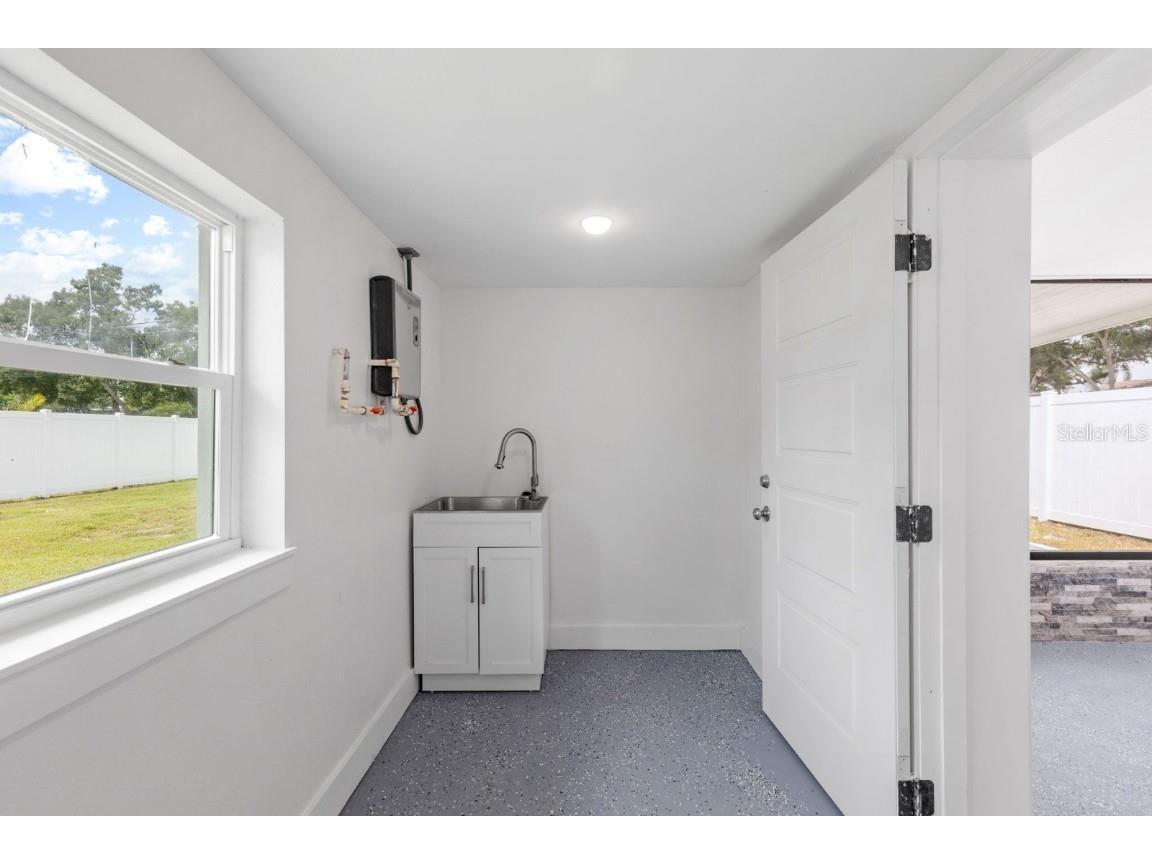 715 40th Avenue NE Saint Petersburg FL 33703 TB8425066 image21