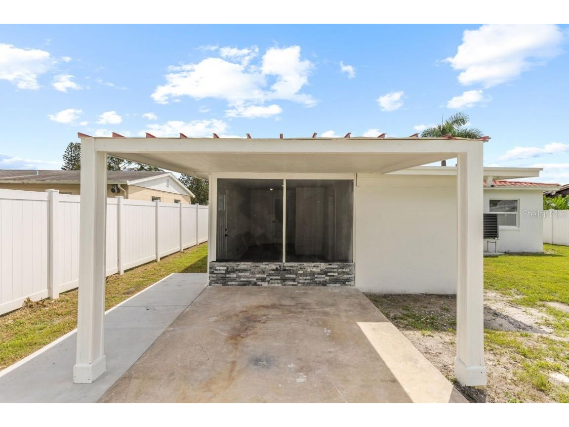 715 40th Avenue NE Saint Petersburg FL 33703 TB8425066 image28