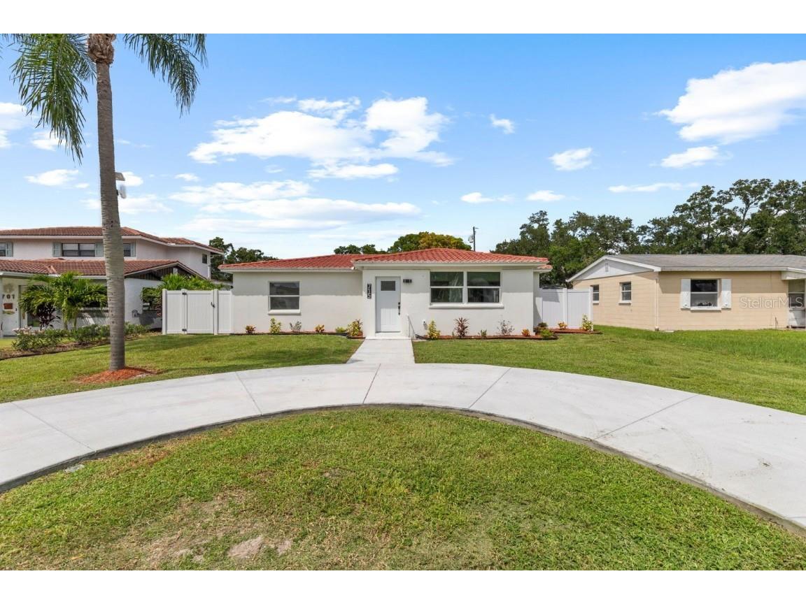715 40th Avenue NE Saint Petersburg FL 33703 TB8425066 image3