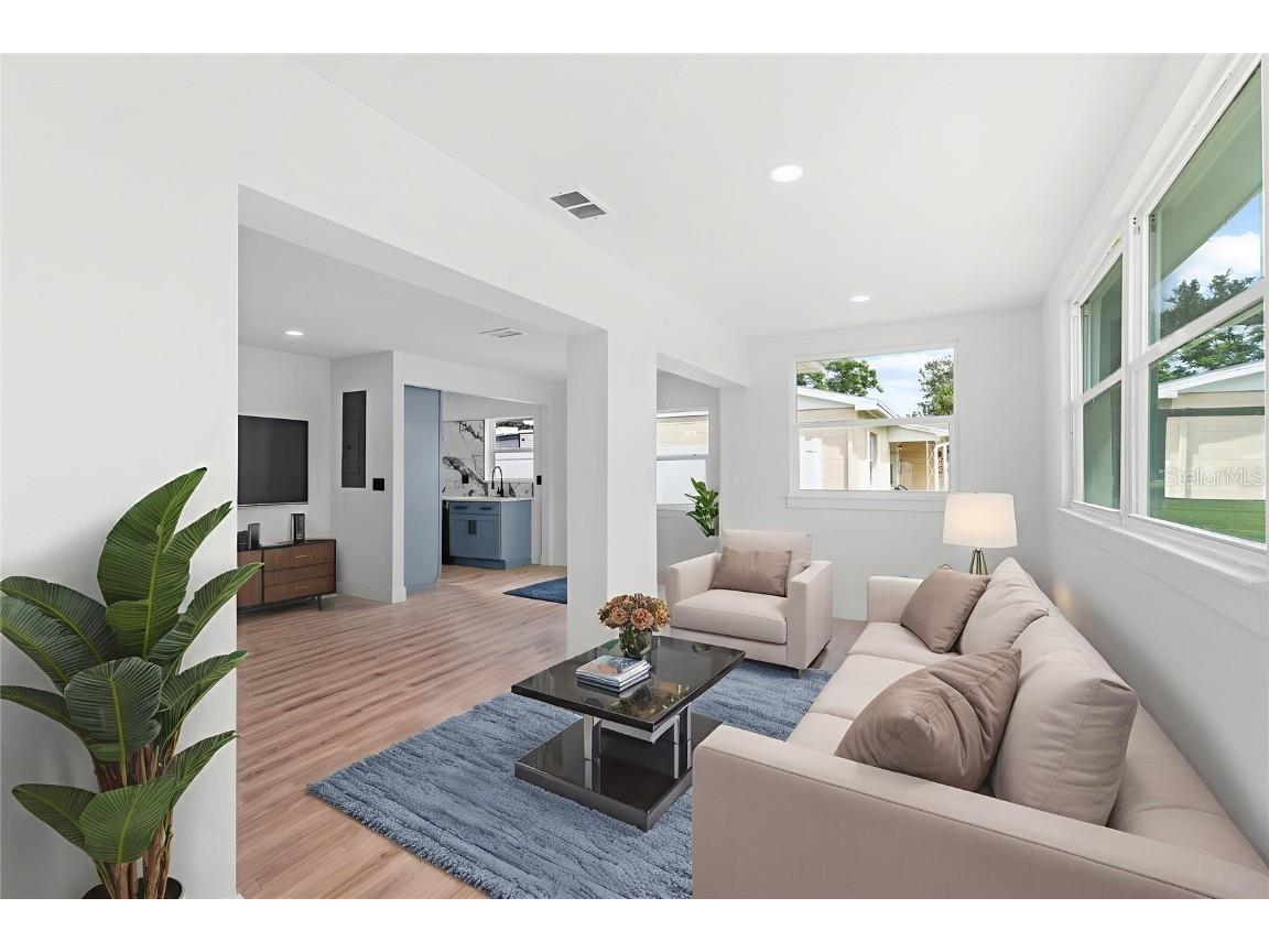 715 40th Avenue NE Saint Petersburg FL 33703 TB8425066 image4