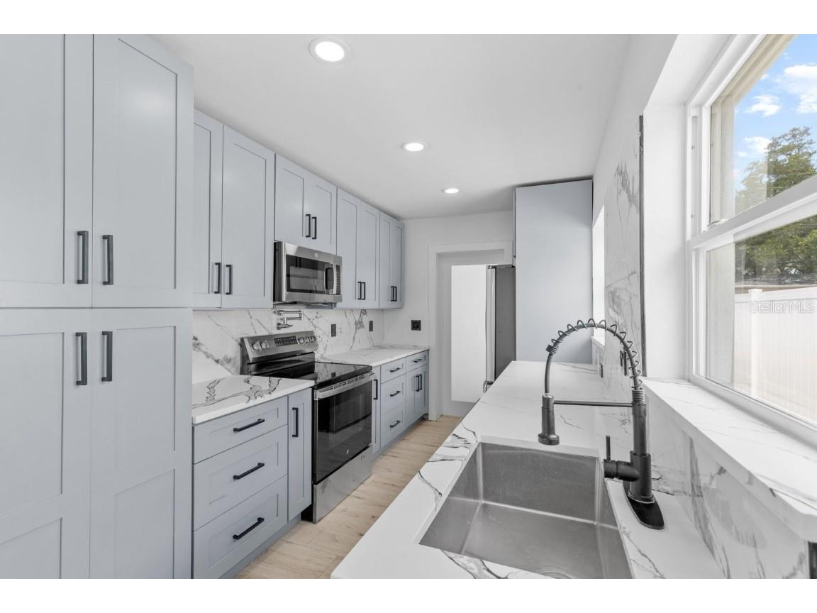 715 40th Avenue NE Saint Petersburg FL 33703 TB8425066 image9