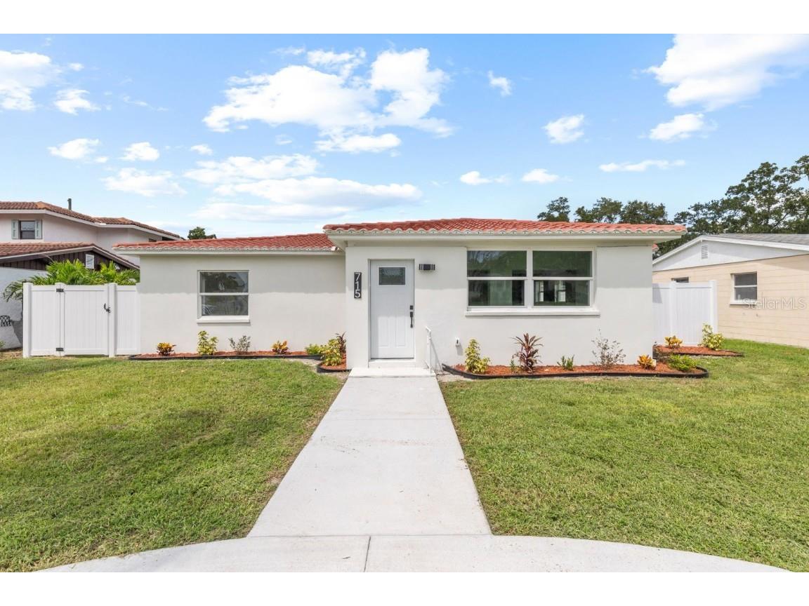 715 40th Avenue NE Saint Petersburg FL 33703 TB8437088 image1