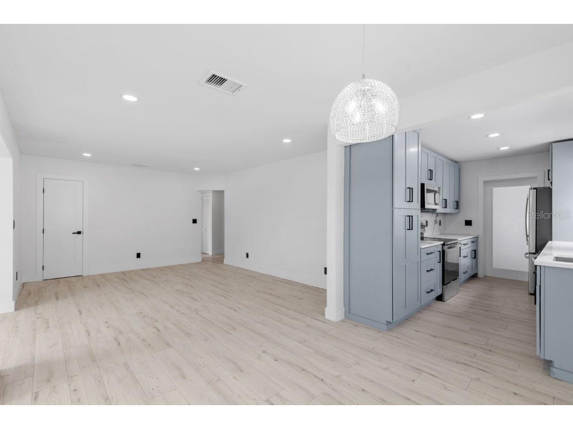 715 40th Avenue NE Saint Petersburg FL 33703 TB8437088 image10