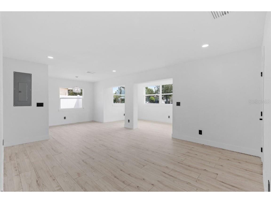 715 40th Avenue NE Saint Petersburg FL 33703 TB8437088 image11