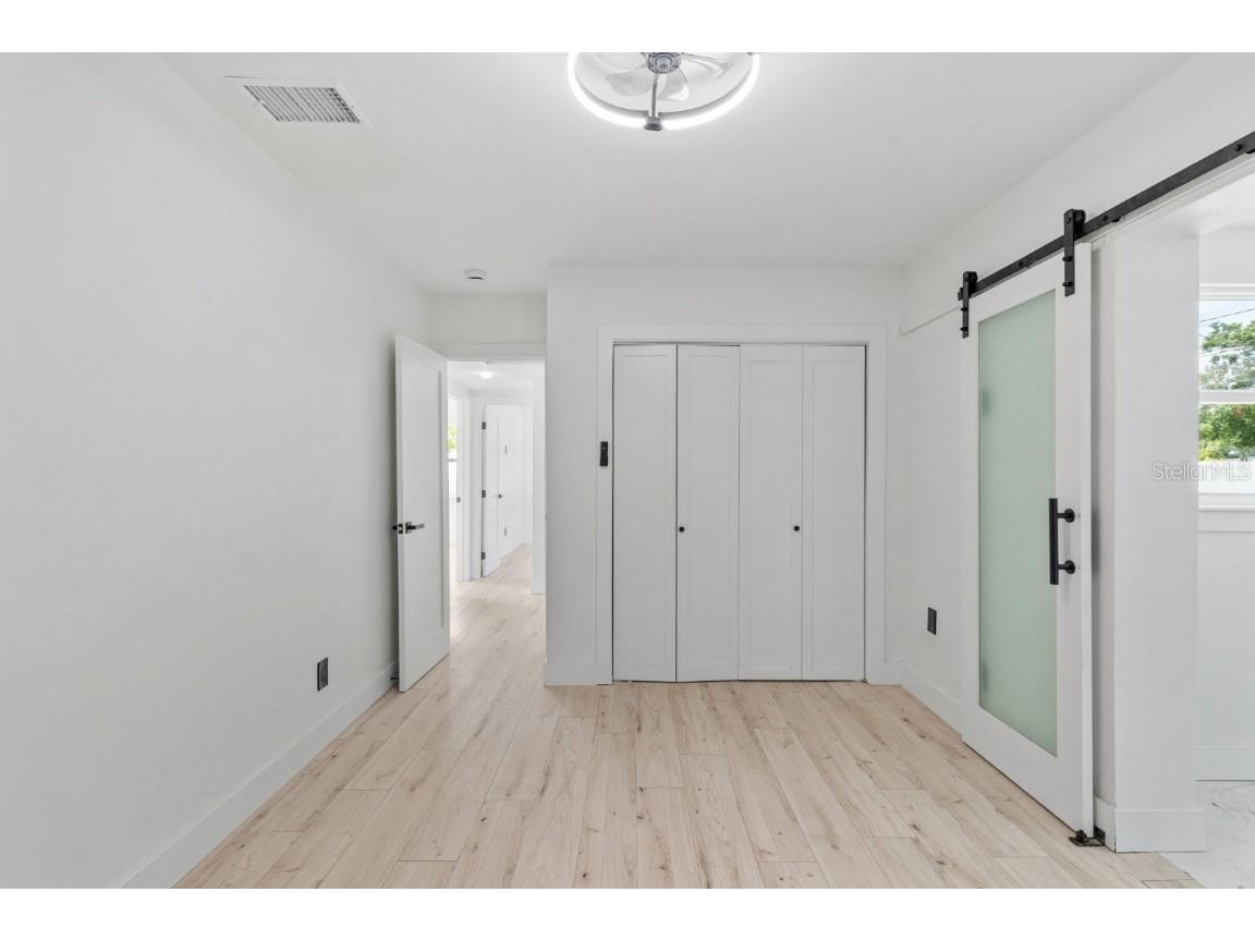 715 40th Avenue NE Saint Petersburg FL 33703 TB8437088 image12