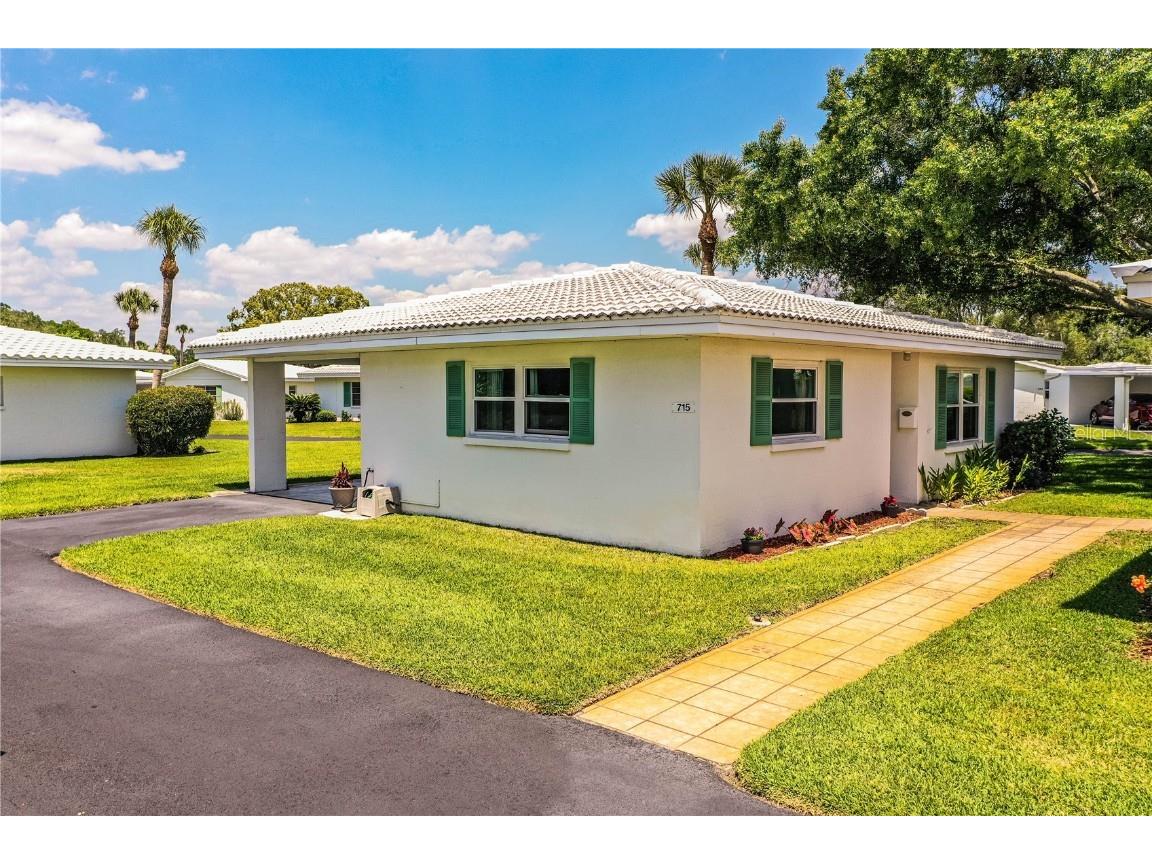 715 Fonda Court #715 Lakeland FL 33803 L4944310 image1