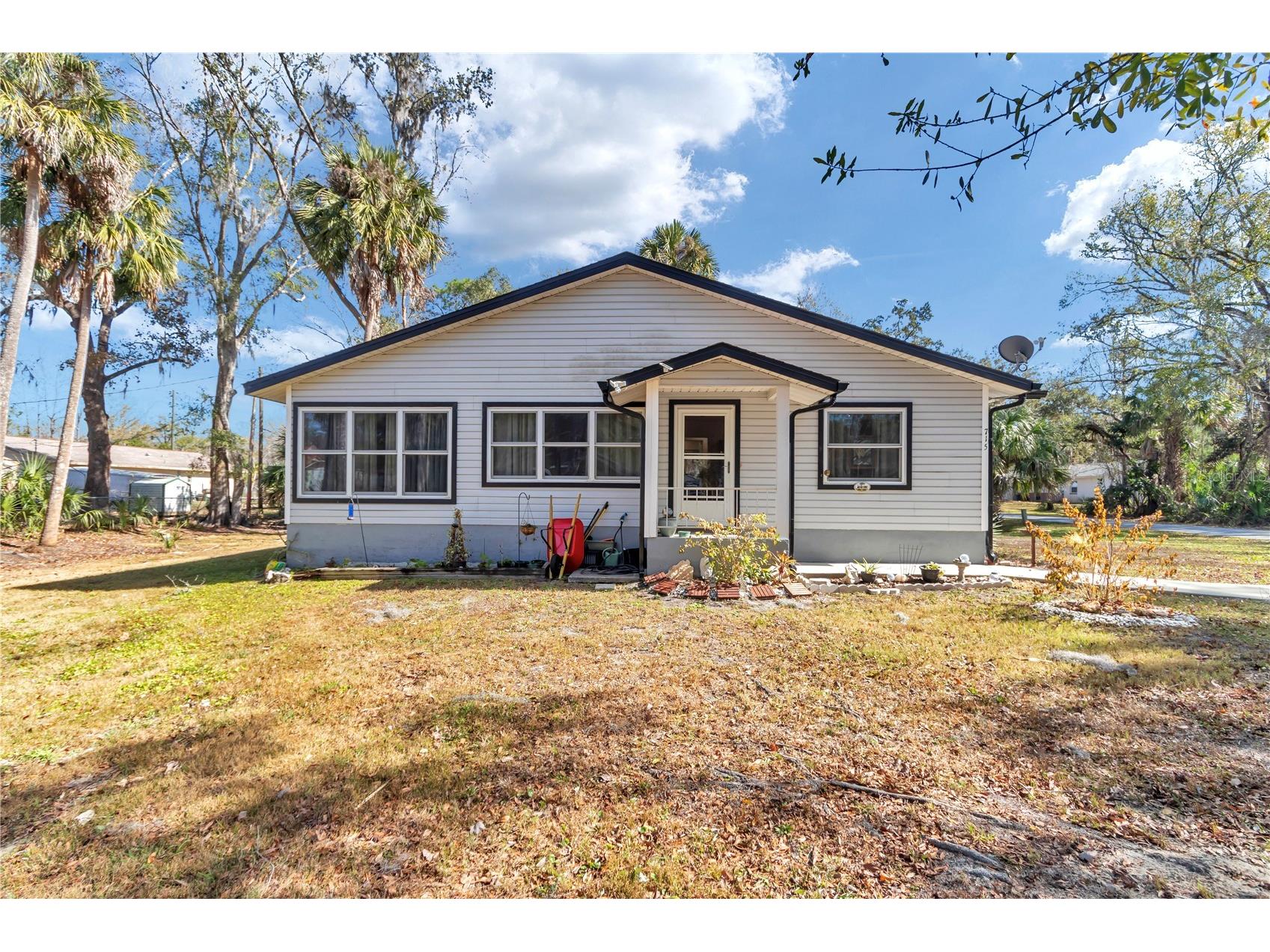 715 NE 12th Terrace Crystal River FL 34428 OM717232 image1