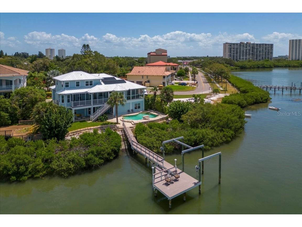 715 Villagrande Avenue S Saint Petersburg FL 33707 - BOCA CIEGA BAY U8210691 image1