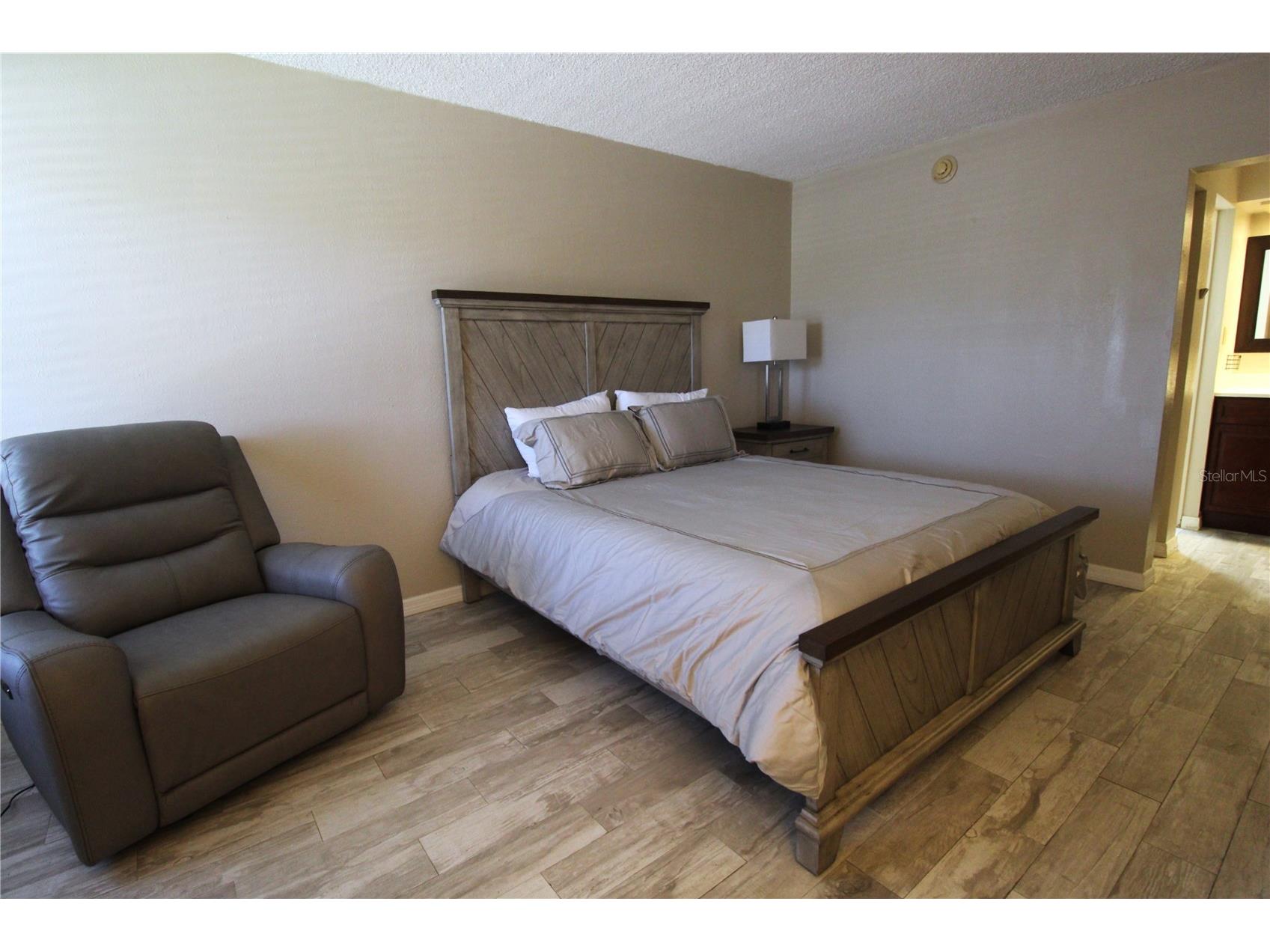 7150 N Tamiami Trail #C226 Sarasota FL 34243 A4687237 image9
