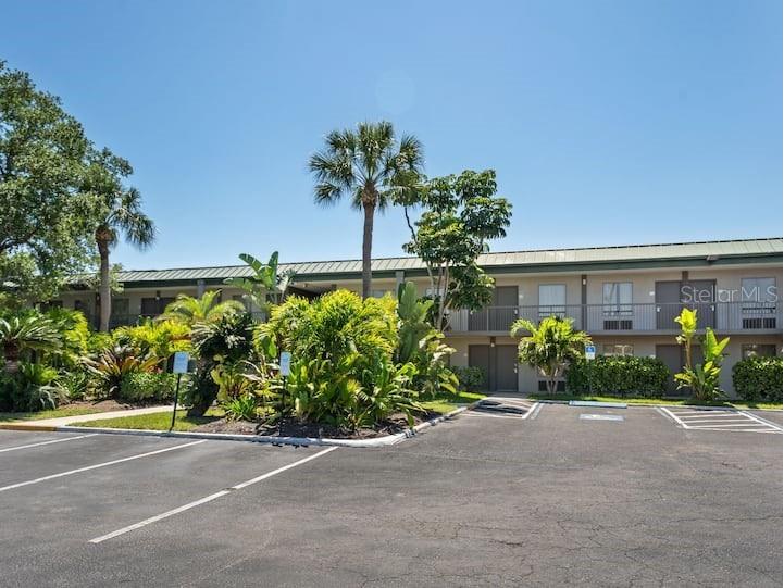 7150 N Tamiami Trail #S-613 Sarasota FL 34243 A4671328 image1