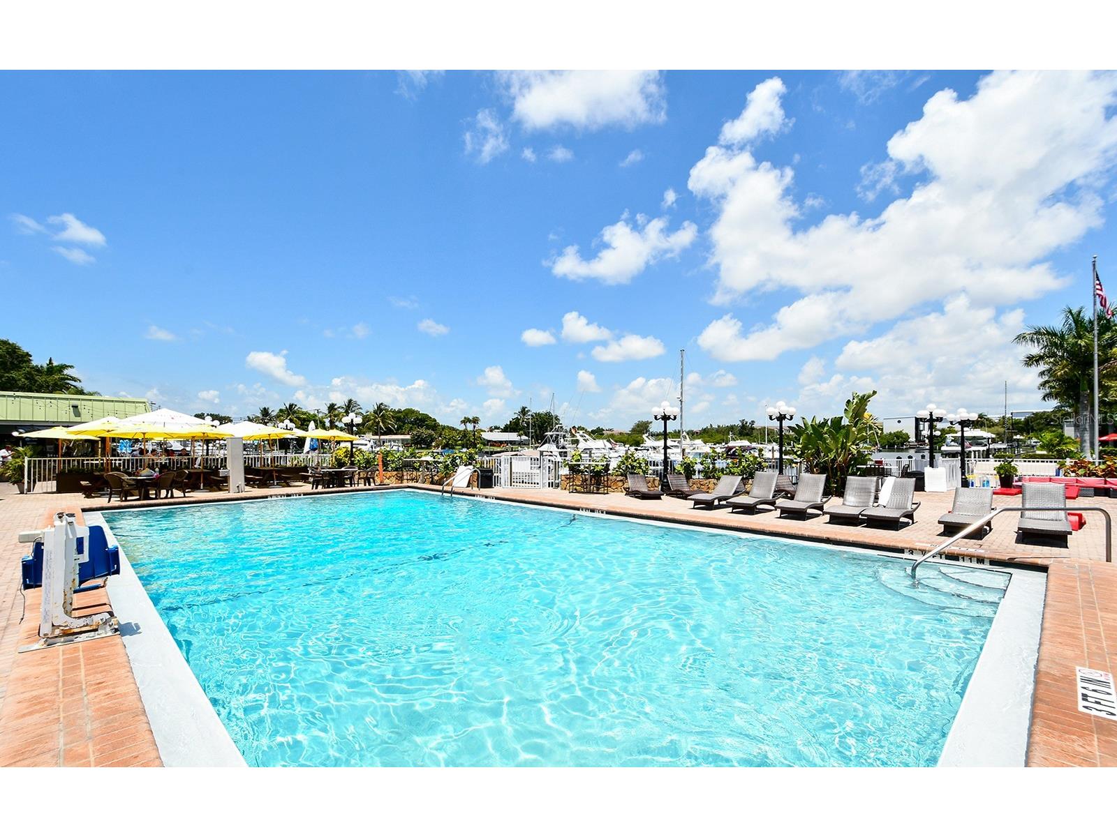 7150 N Tamiami Trail #S-614 Sarasota FL 34243 A4684819 image12