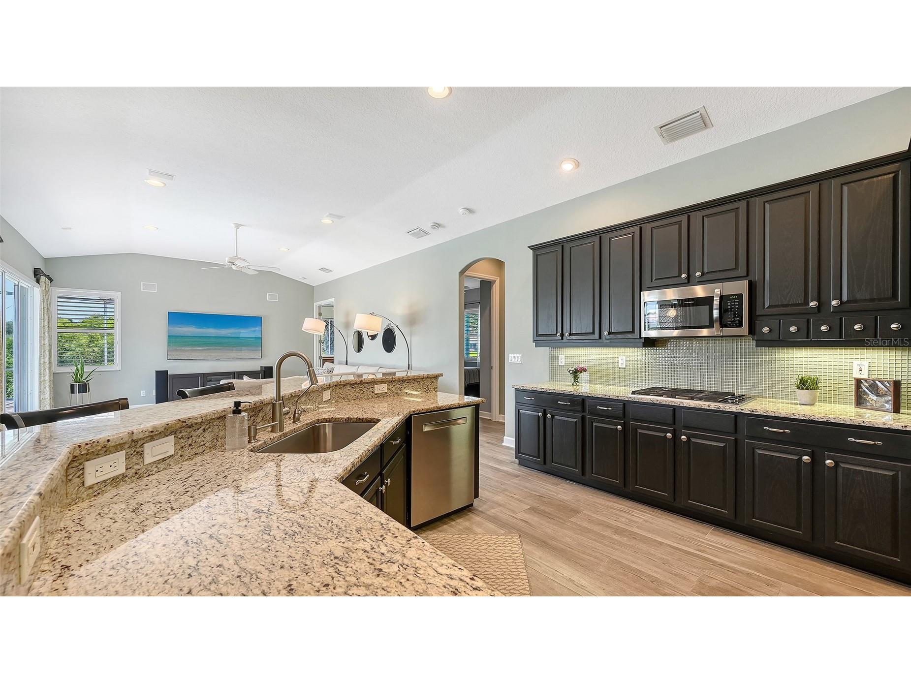7151 Wainscott Court Sarasota FL 34238 A4695421 image33