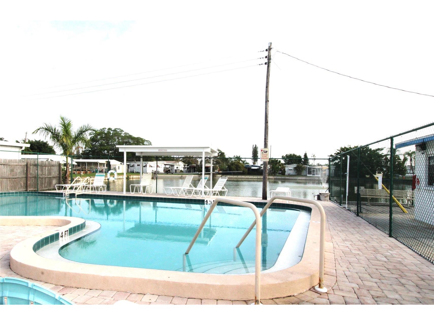 716 49th Avenue W Bradenton FL 34207 A4682053 image1