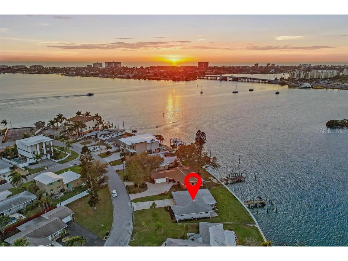 7160 S Shore Drive South Pasadena FL 33707 - BOCA CIEGA BAY TB8442323 image1