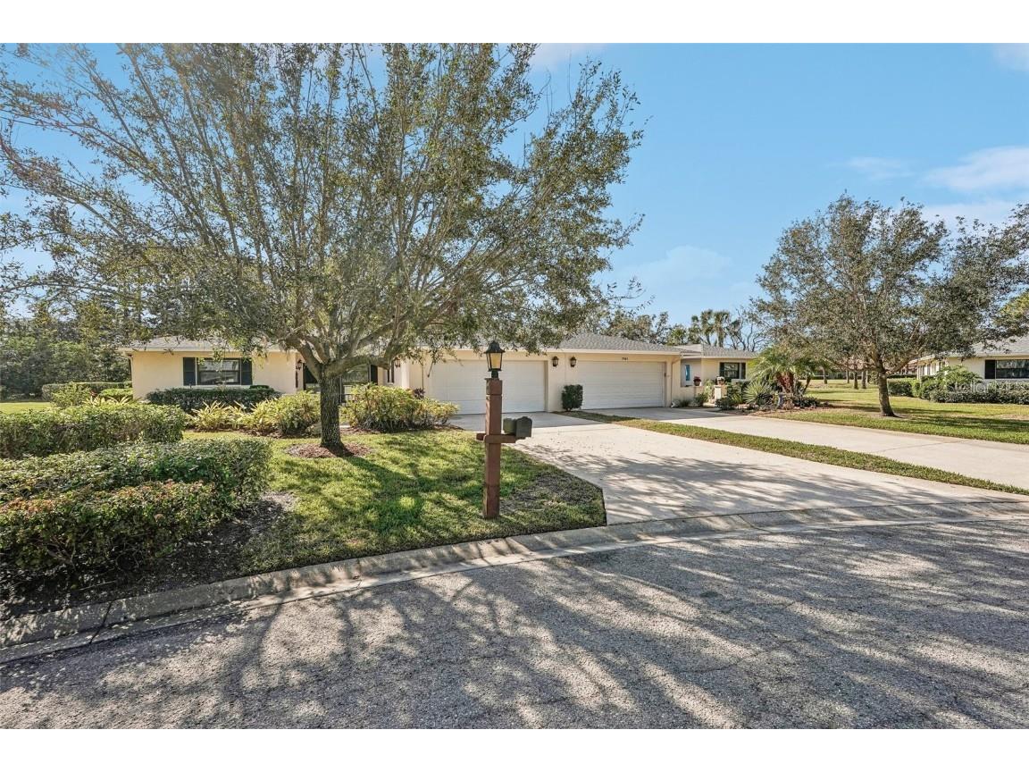 7161 Fairway Bend Circle Sarasota FL 34243 TB8346576 image1