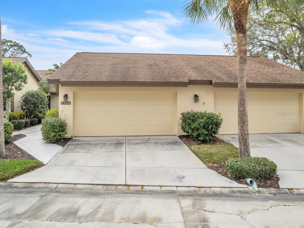 7166 Lakeside Drive Sarasota FL 34243 A4596994 image1