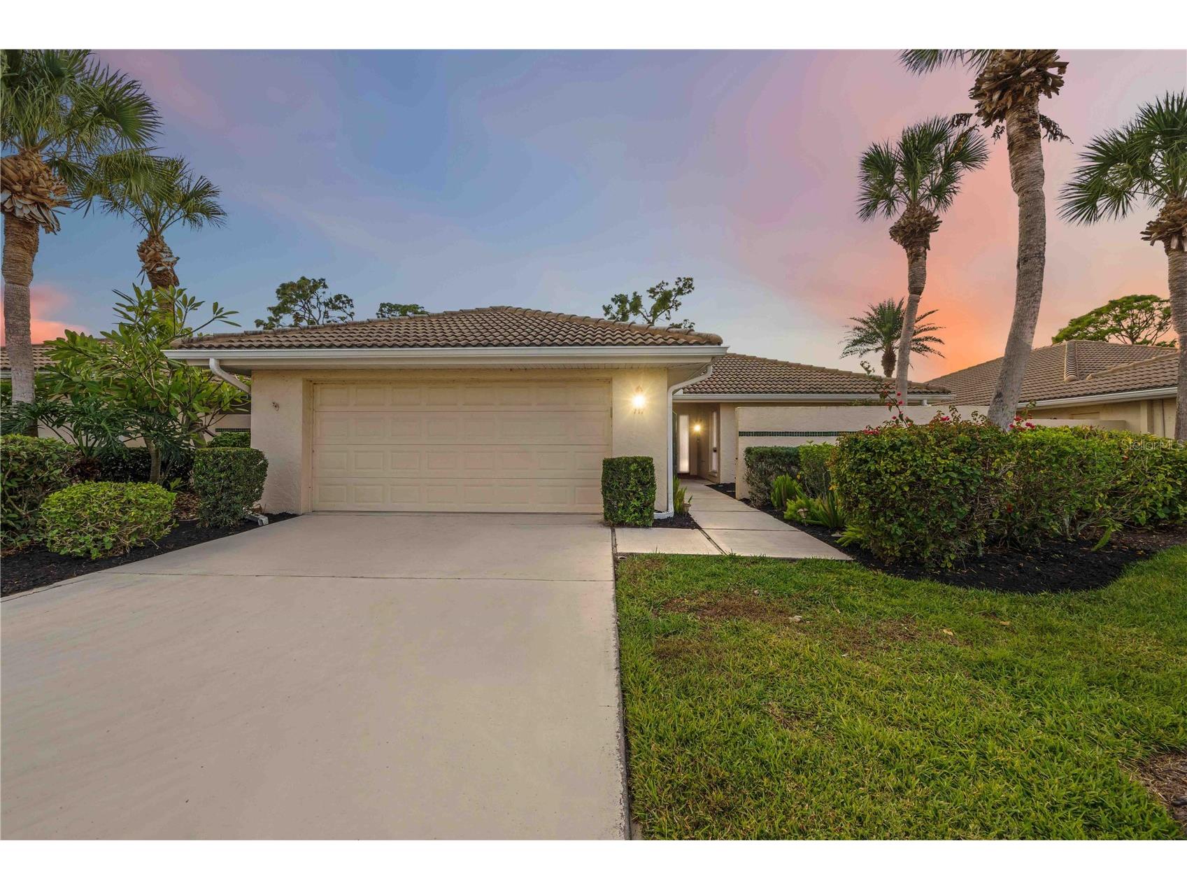 717 Carnoustie Terrace #9 Venice FL 34293 D6145559 image1