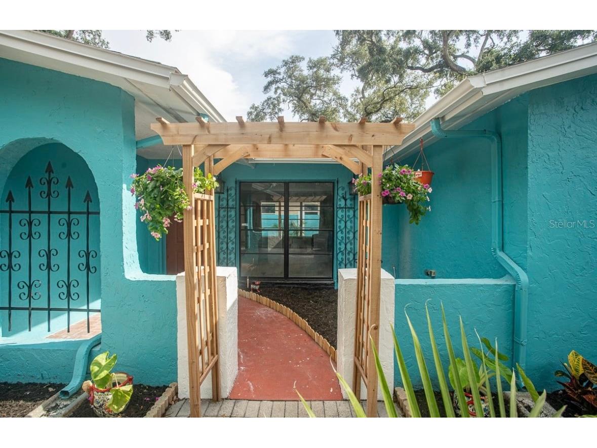 717 Carolina Avenue Tarpon Springs FL 34689 W7852444 image1