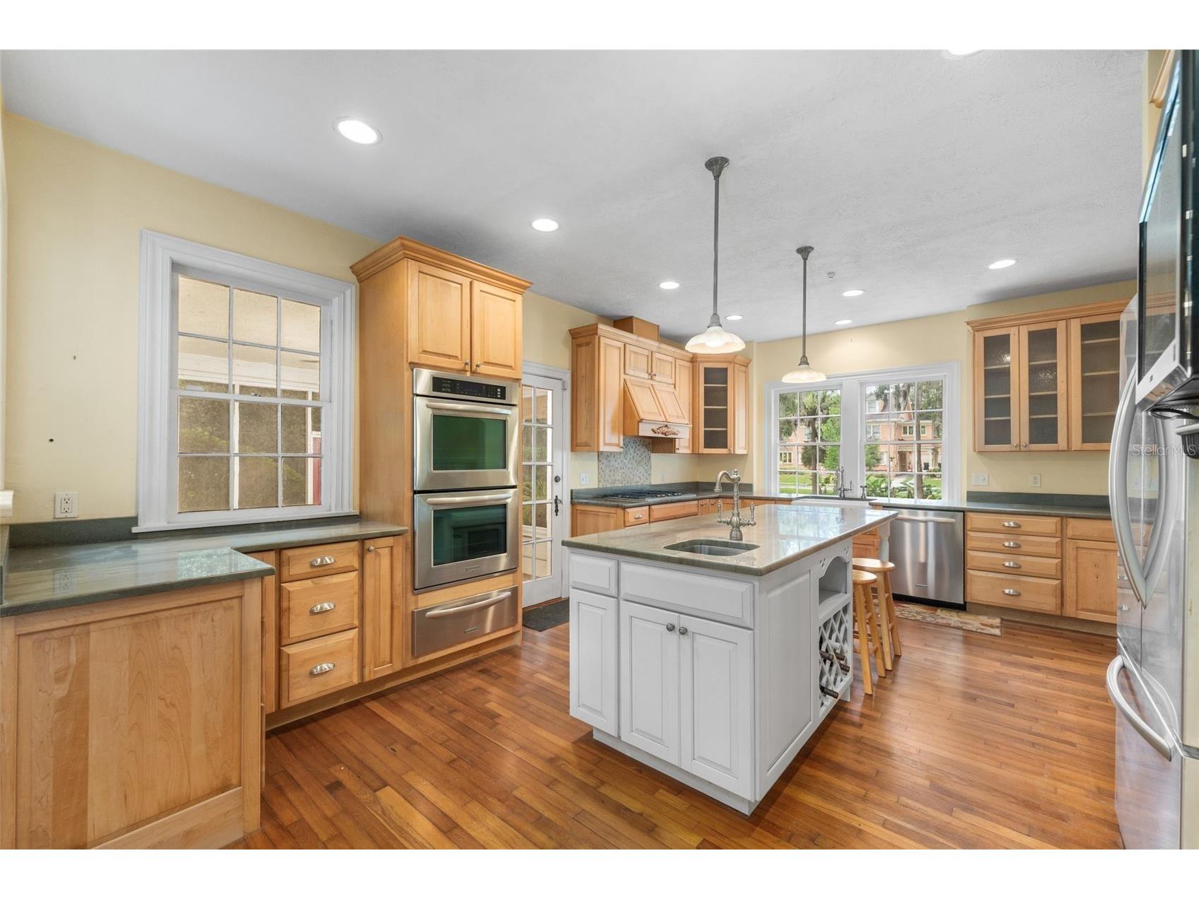 717 NE Boulevard Gainesville FL 32601 GC538853 image11