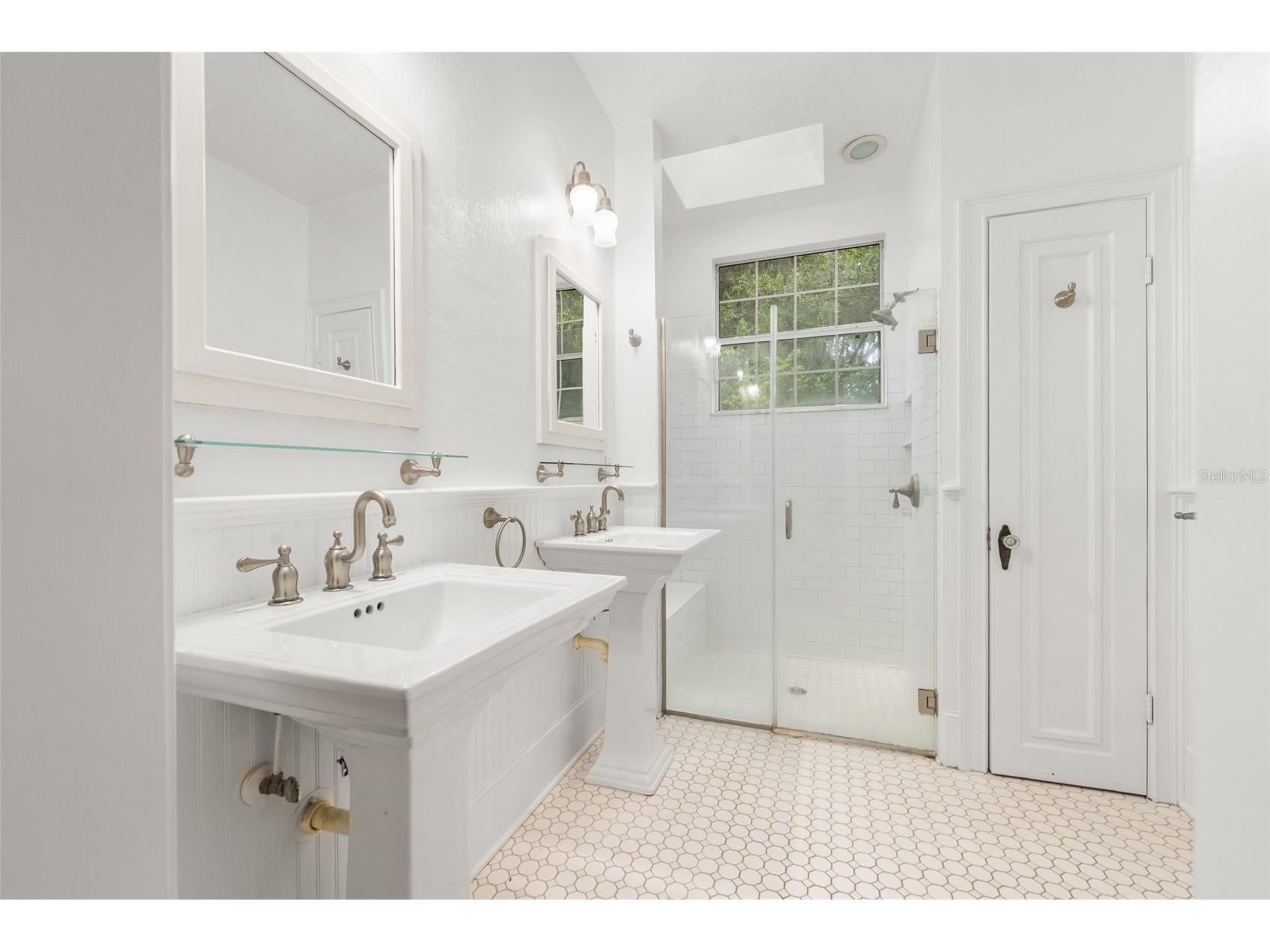 717 NE Boulevard Gainesville FL 32601 GC538853 image16
