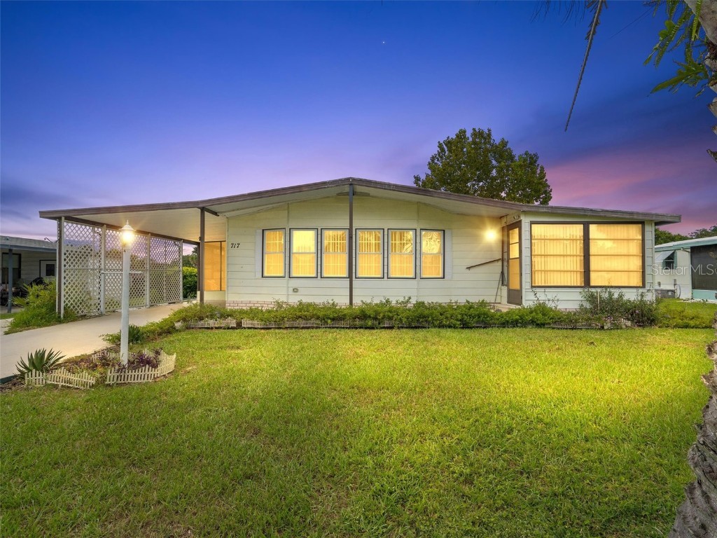 717 Royal Palm Avenue Lady Lake FL 32159 OM666272 image1