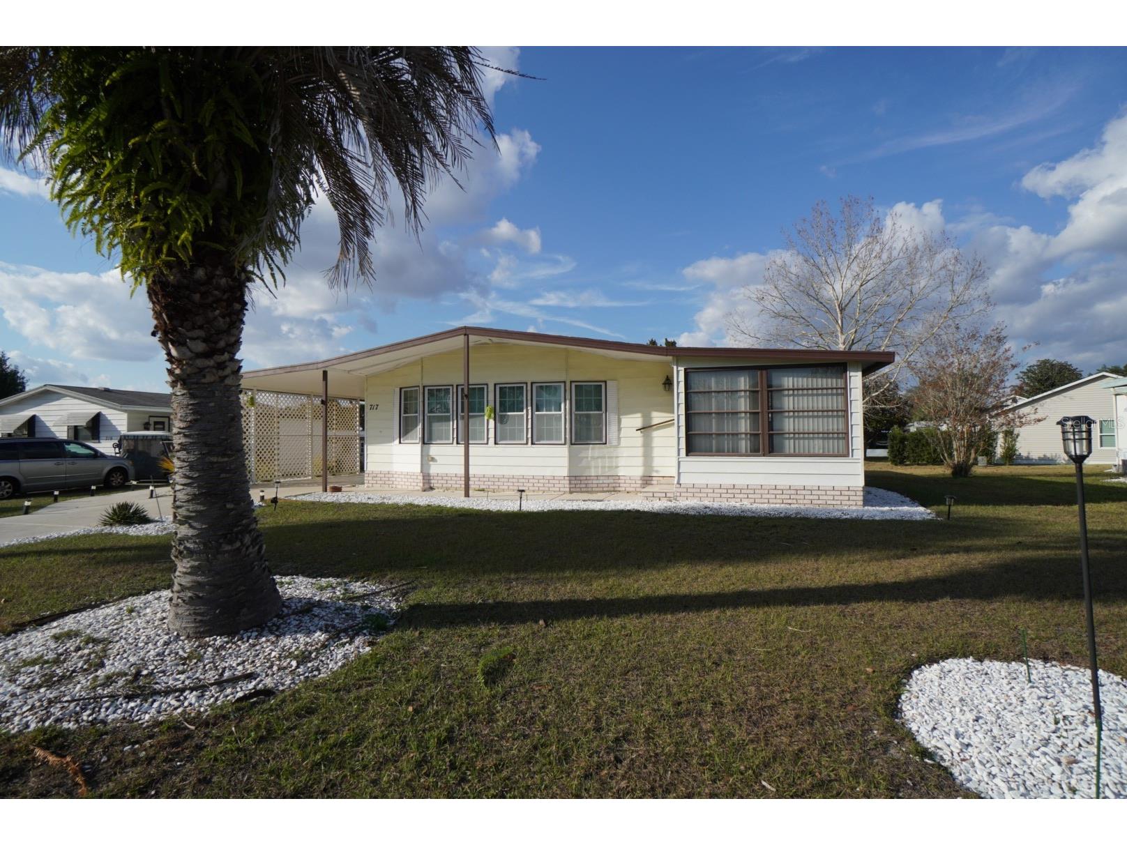 717 Royal Palm Avenue Lady Lake FL 32159 G5107022 image1