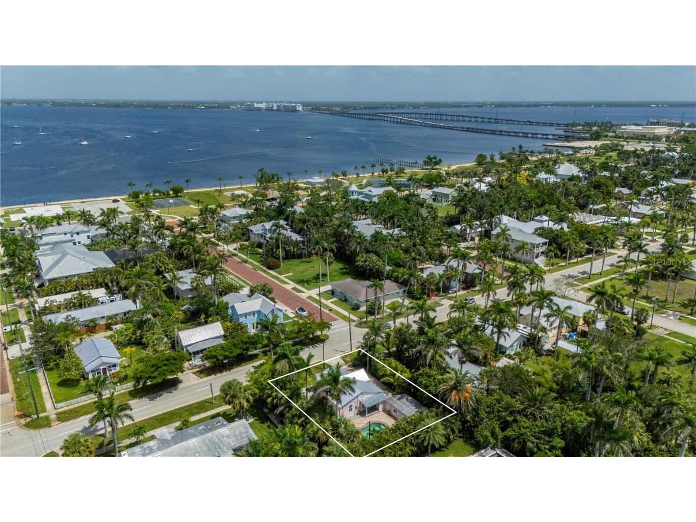 717 W Marion Avenue Punta Gorda FL 33950 C7512893 image3